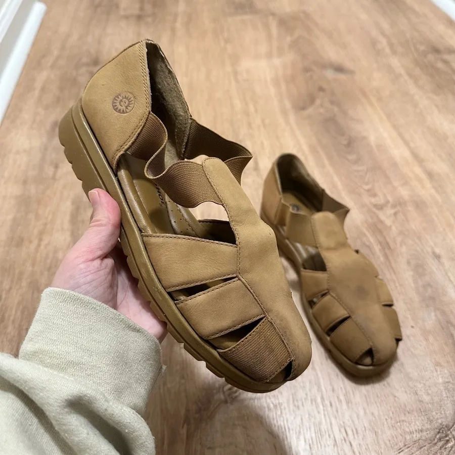 EARTH | Women's Tan Leather Elastic Strappy Fisherman Cadged Sandals, Size 6.5