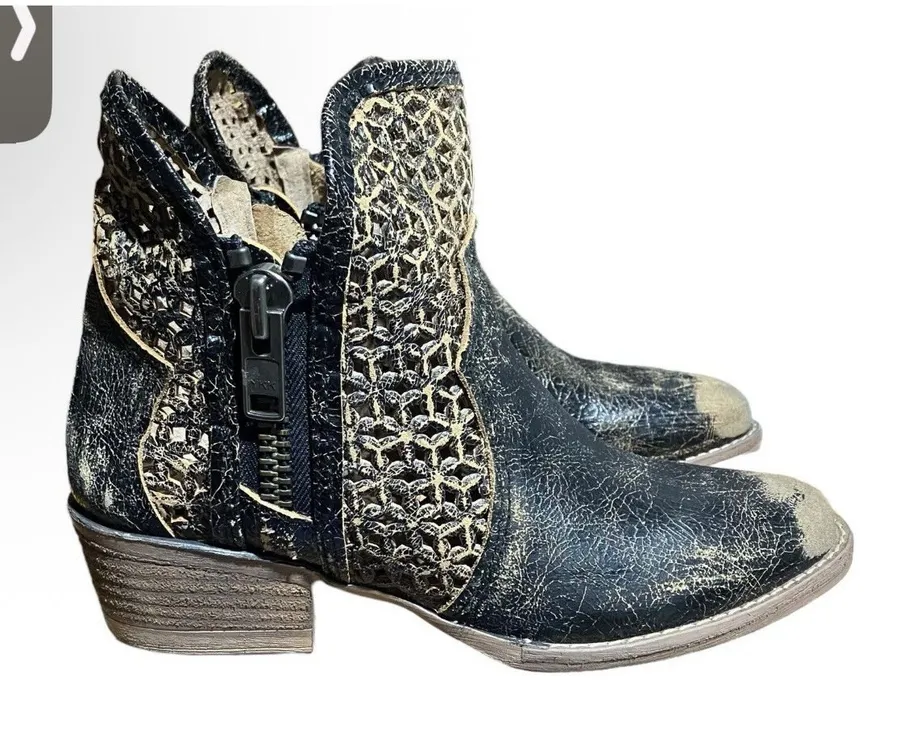 Circle G Booties Size 5 Western Cut Outs Ankle Distressed Black Cowgirl Rodeo