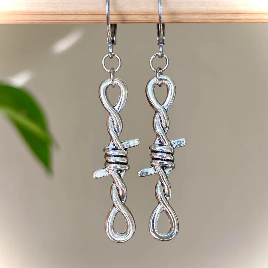 Handmade goth rock punk grunge style simple spike earrings🌙👼✨