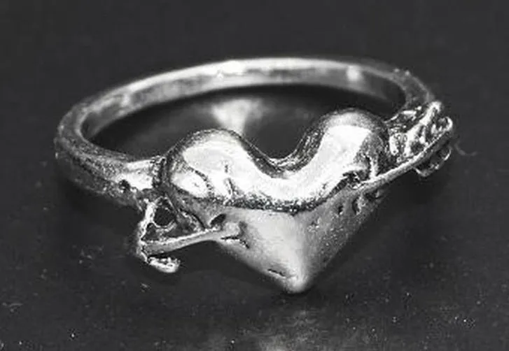 Silver Arrow Heart Ring