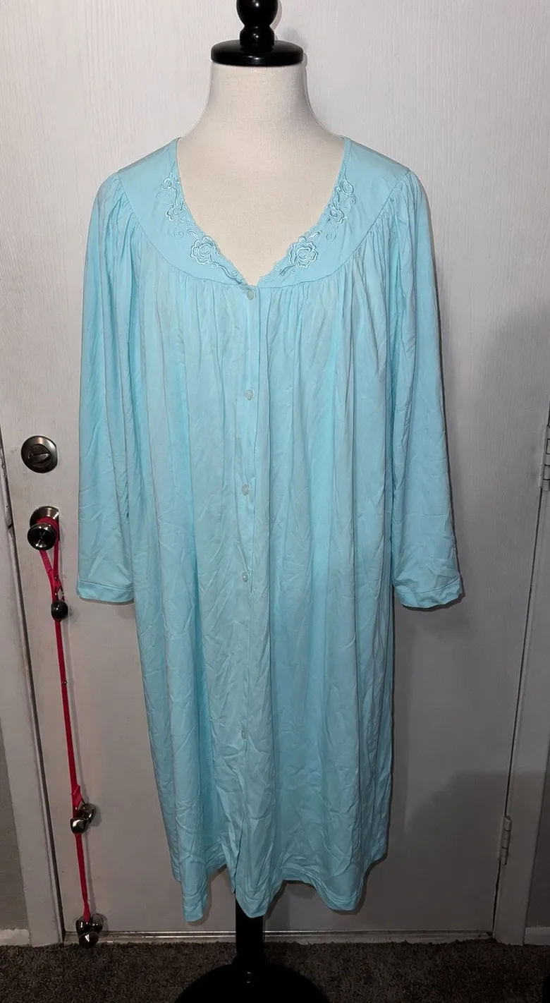 Miss Elaine Classics Vintage Blue Embroidered Nightgown Long Sleeve Size L