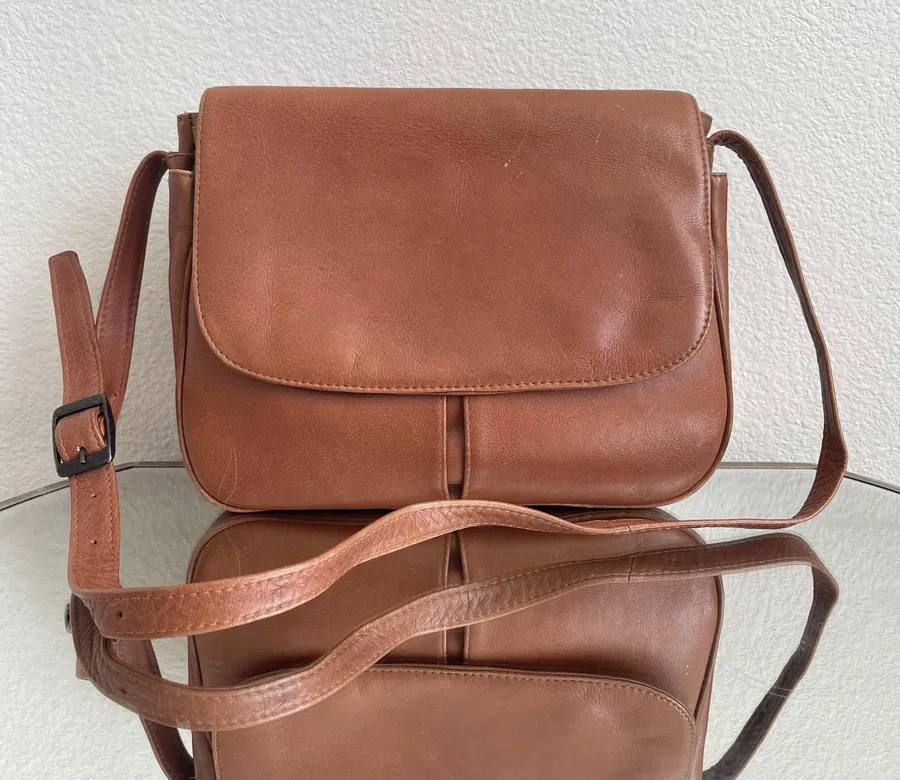Vintage 90s Light Brown Leather Flap Classic Messenger Crossbody Bag Purse