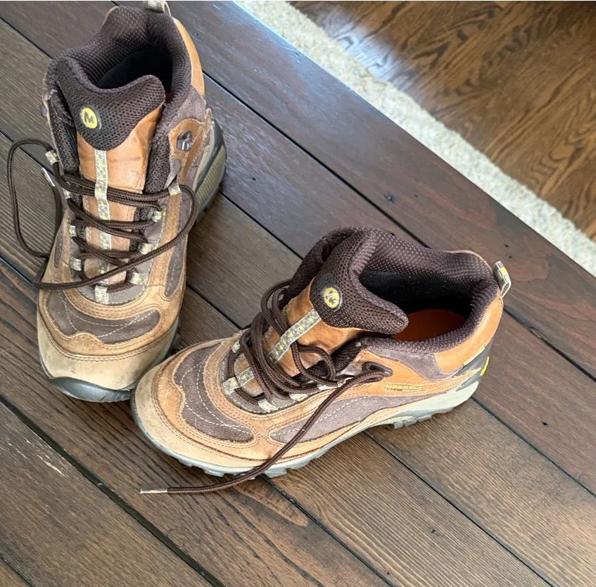 Merrell Women’s Brown Leather Waterproof Vibram Sole Hiking Boots – Size 8.5