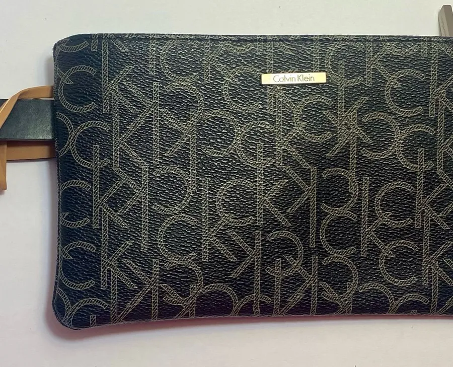 New Calvin Klein Women's Lg
Monogram Black Belt Bag/Fanny Pack. Removable Bag.