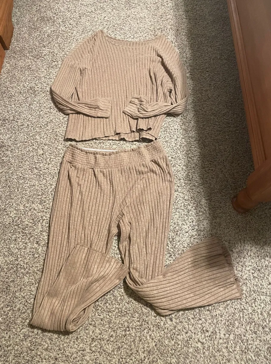 Women’s Cozy Ribbed Set in Taupe