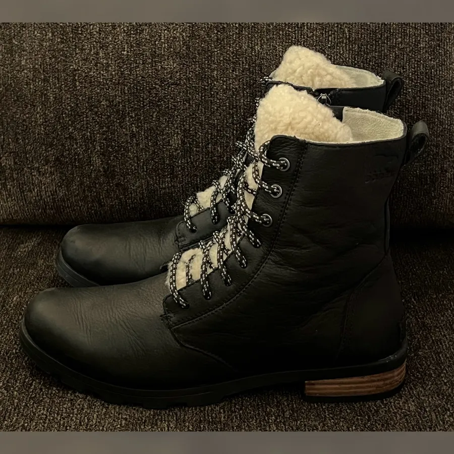 Sorel Women's Emelie Short Lace Cozy Boots Black Color Size-10