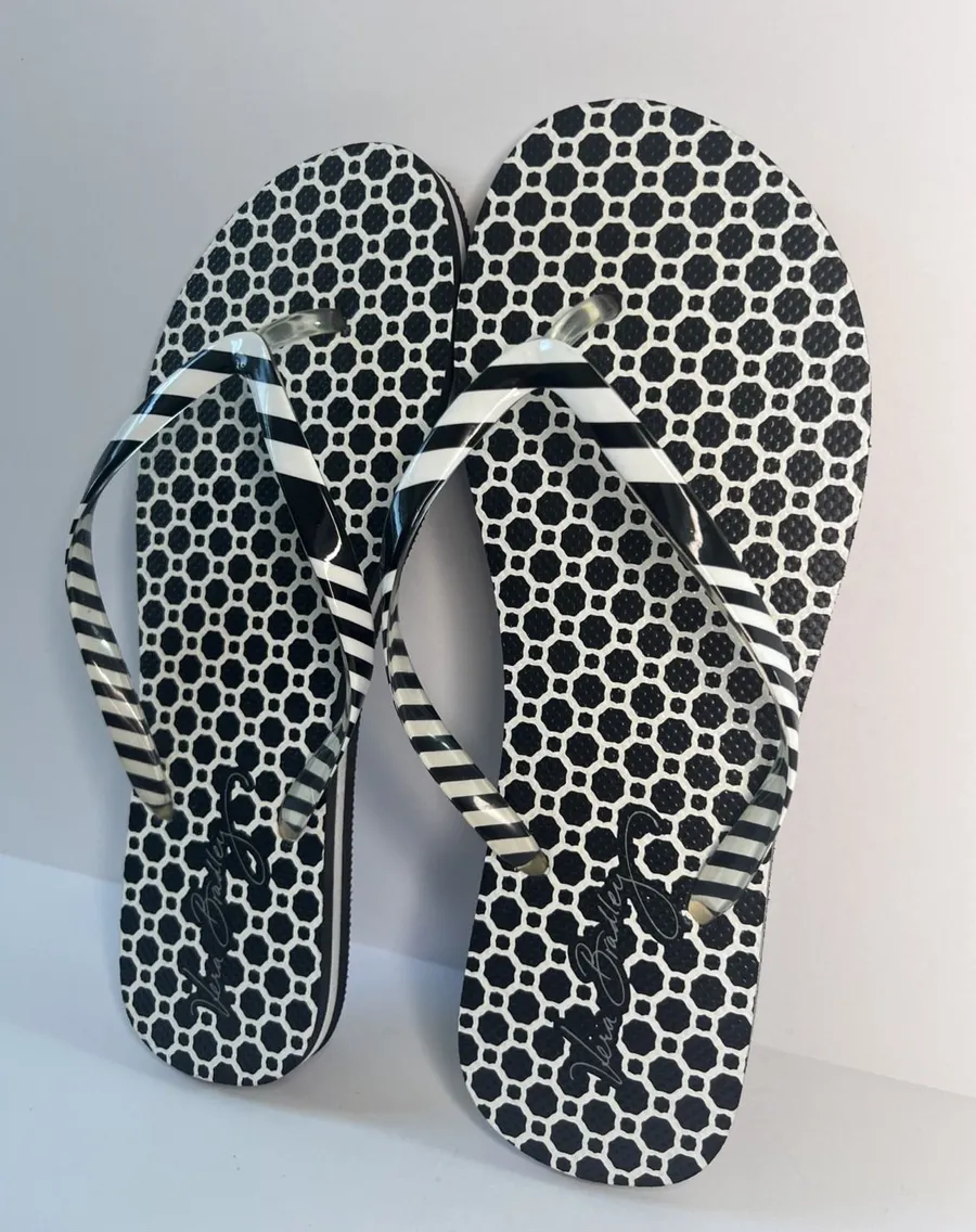 Vera Bradley Retired Midnight Paisley Flip Flops Womens 9-10 Sandals NWOT