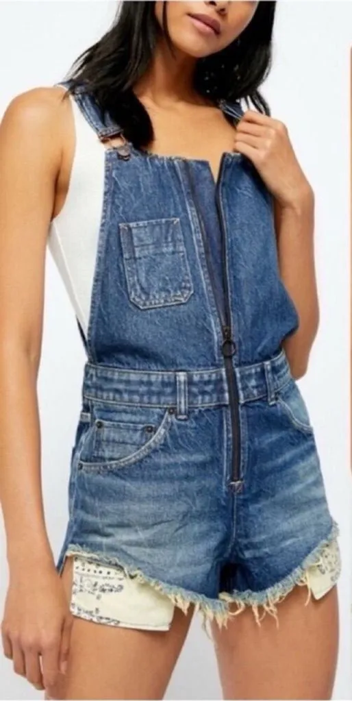 Free People Sunkissed Denim Short Overalls Zip Front Jean Shortalls NEW Size 25