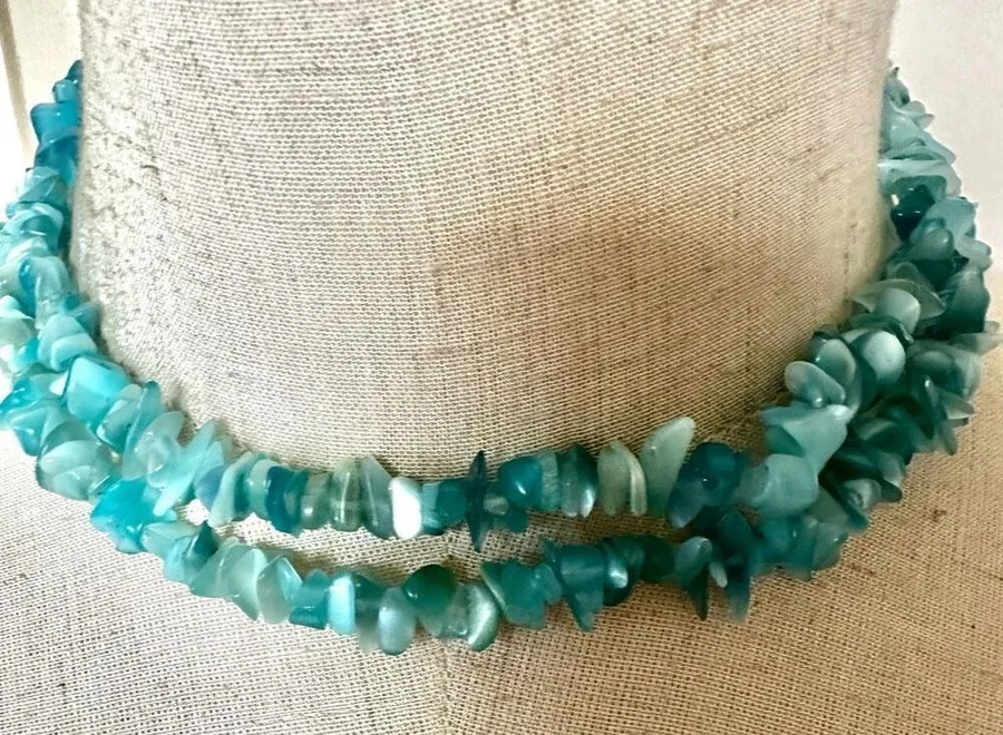 blue dyed mother of pearl chip necklace