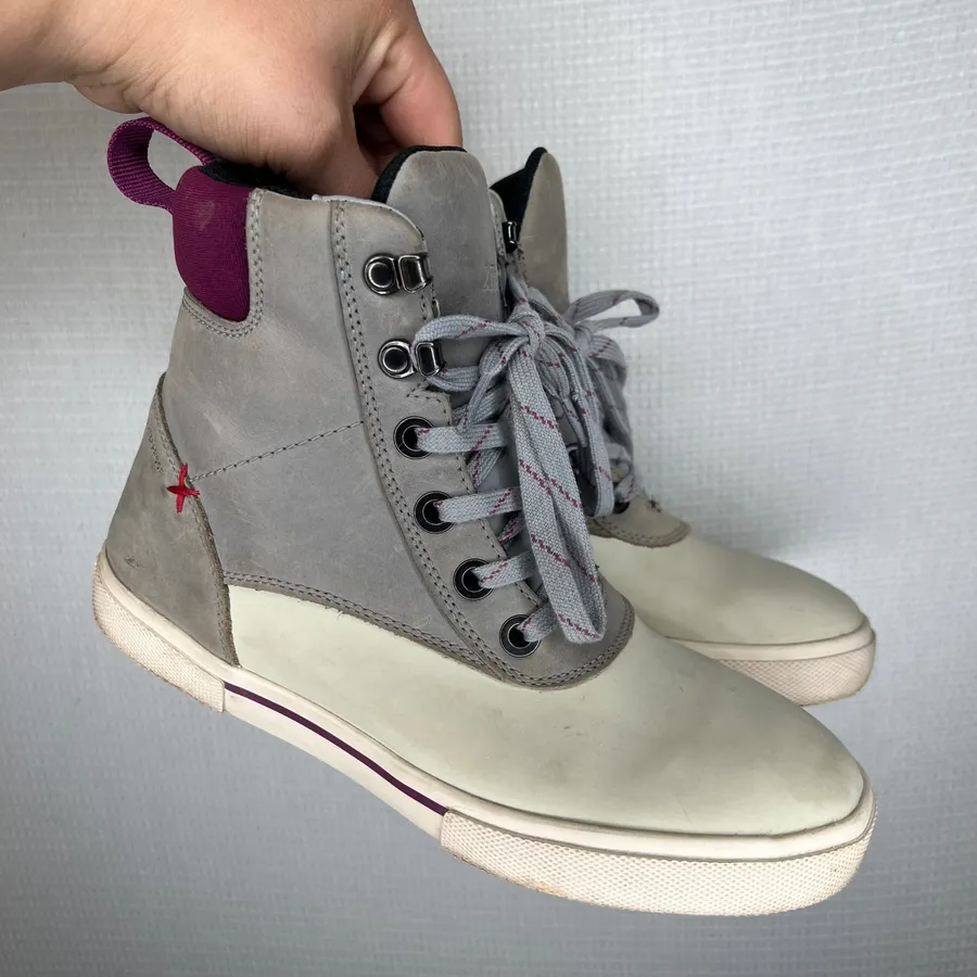 XTRATUF Salmon Sisters Leather Ankle Deck Boots Grey Cream LALW