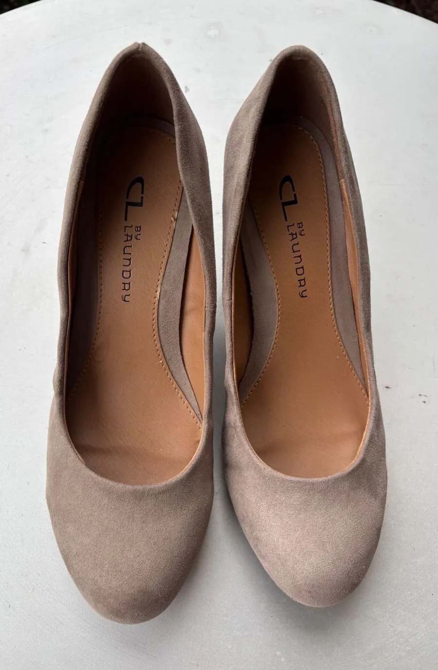 CL by Laundry Womens Taupe Faux Suede Wedge Pumps Almond Toe Size 6M Business