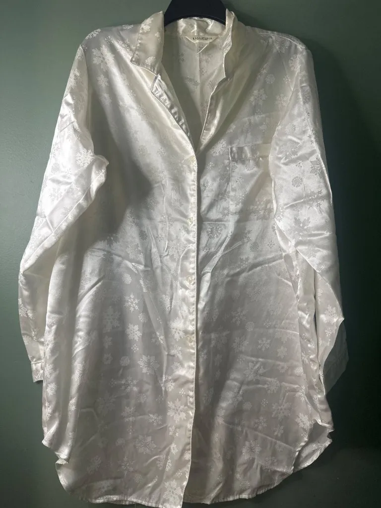 Bali Studio Collection Size L Satin Snowflake Print Cozy Sleepwear Loungewear White Size L