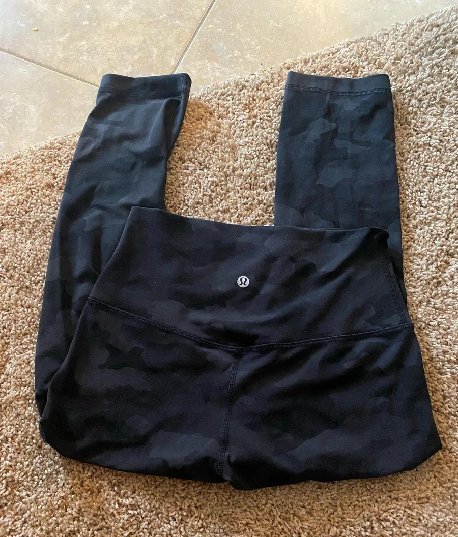 Black Camo Lululemon Leggings Size 6 23”