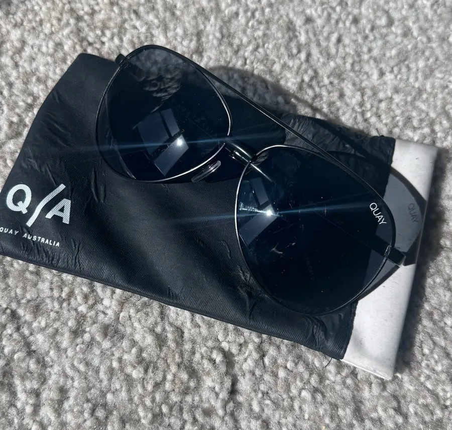 Quay Australia Black Metal Aviator Sunglasses