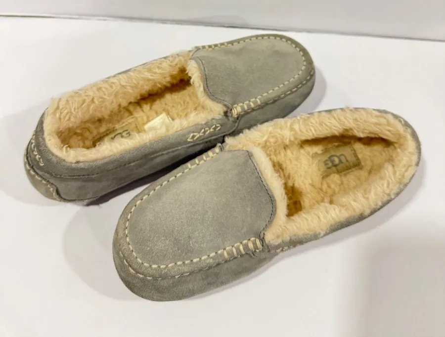 UGG Ansley Slippers Womens 8 Gray Suede Shearling Lined Moccasin