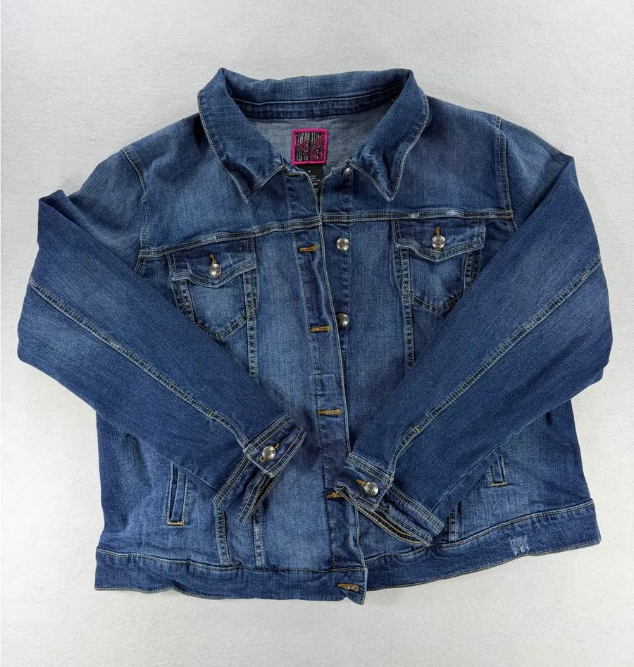 Torrid Denim Trucker Jacket Womens 3 Medium Wash Blue Button Front Stretch Jean