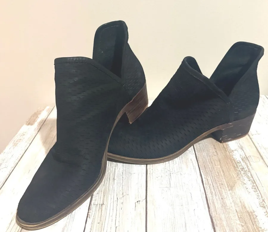 Lucky Brand Ankle Booties Womens 8M Black Excellent Perforated V-Cut Block Heel