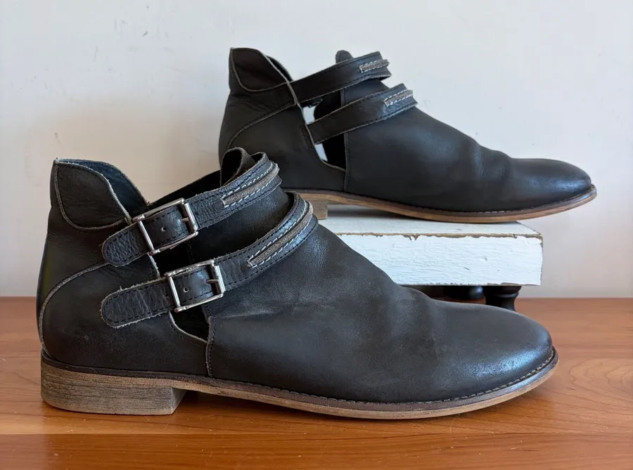 Nicole Womens Black Leather Double Buckle Cutout Ankle Boots Size 10 Low Heel
