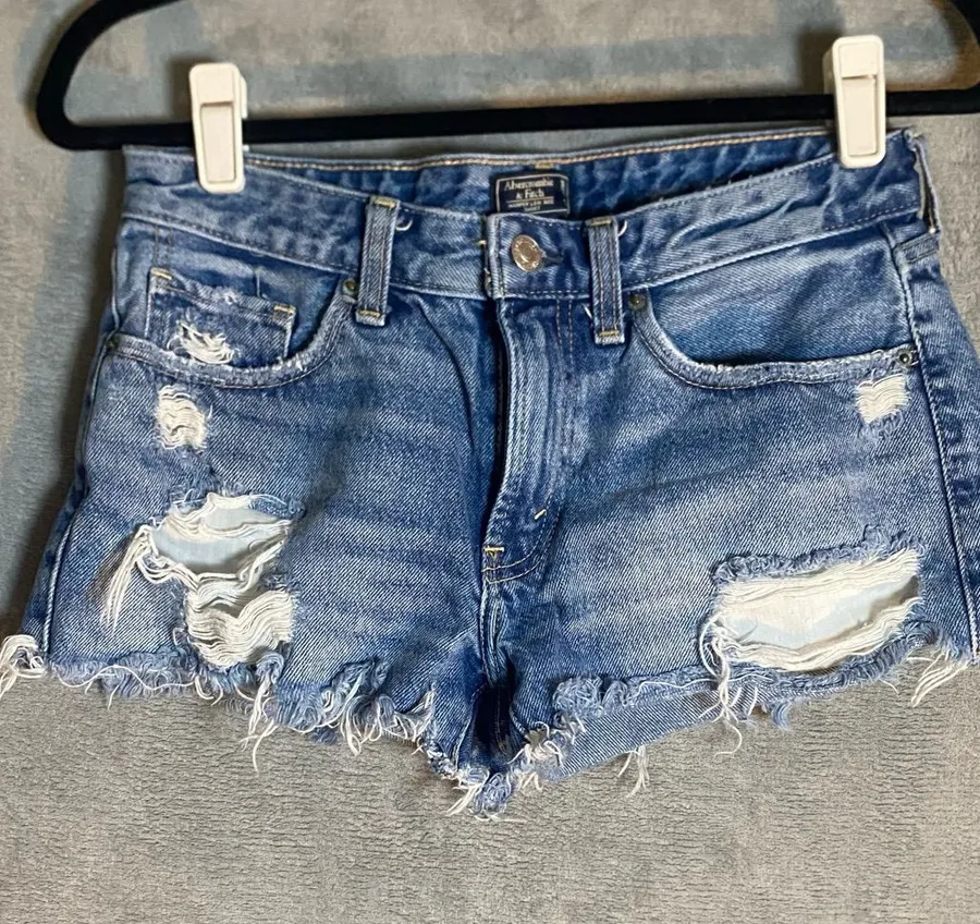 Abercrombie & Fitch Women's Distressed Low Rise y2k size 2 / 26 denim beach