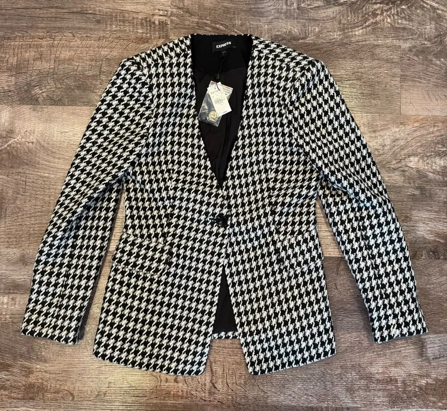 NWT Express Women’s Black and White Houndstooth Single Button Blazer Size 4