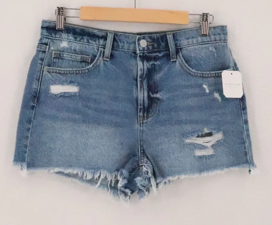 Altar'd State Distressed Denim Shorts Womens Size M Blue Medium Wash Raw Hem