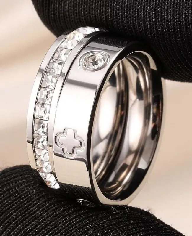 NEW 18k White Gold Plated Clover Ring Set, Sz 6
