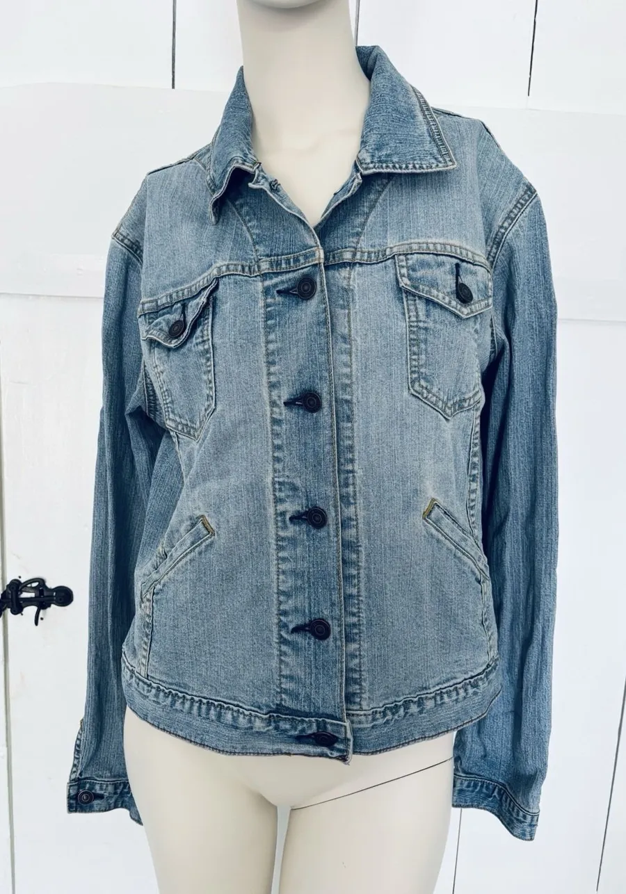 Levi Strauss Signature Women's Blue Denim Jacket Size Medium 8/10 Pockets