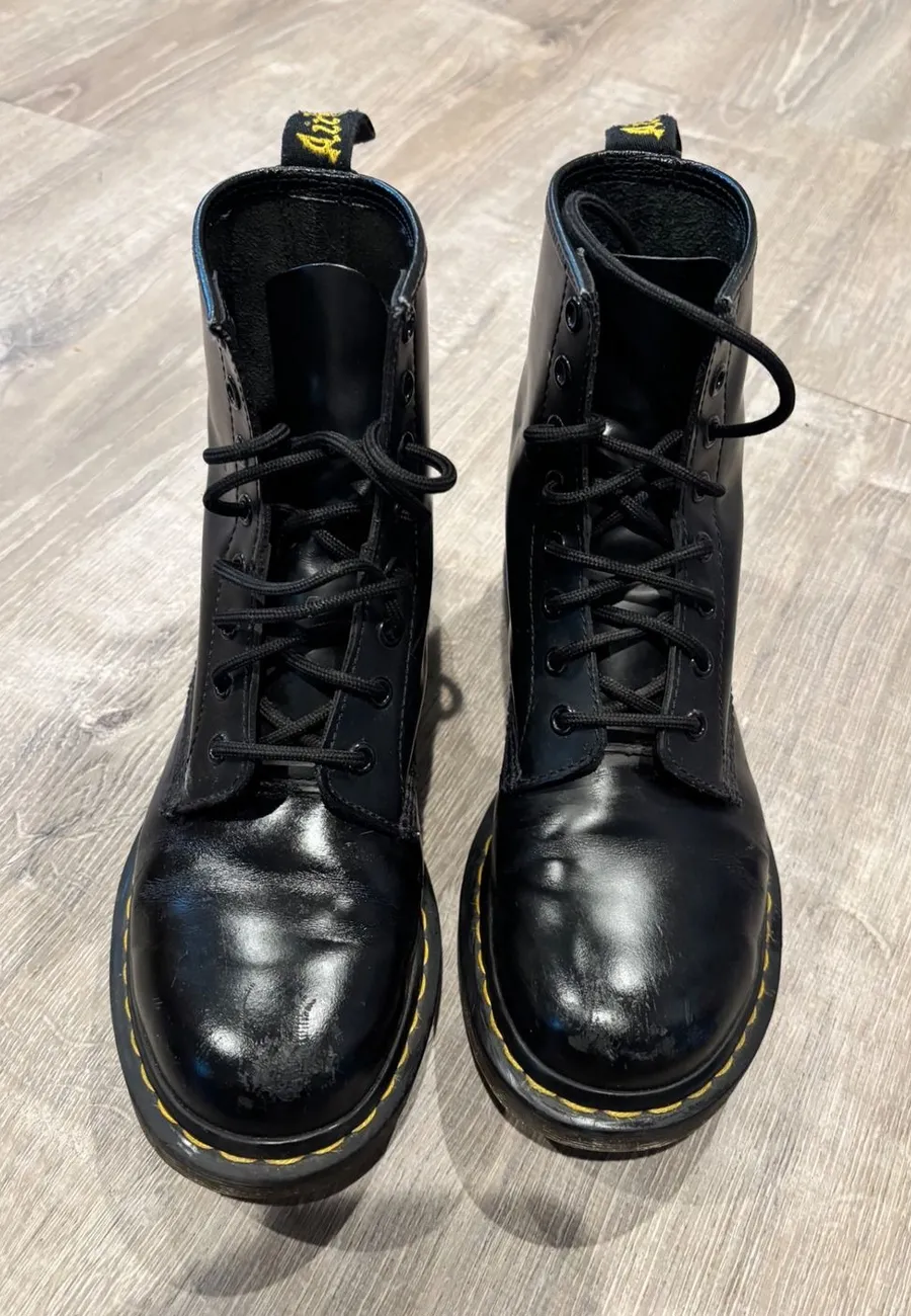 Dr. Martens 1460 W Black Smooth Leather 8-Eye Lace Up Combat Boots Womens 8