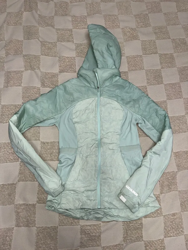 Lululemon Down for It All Jacket
Delicate Mint size 6