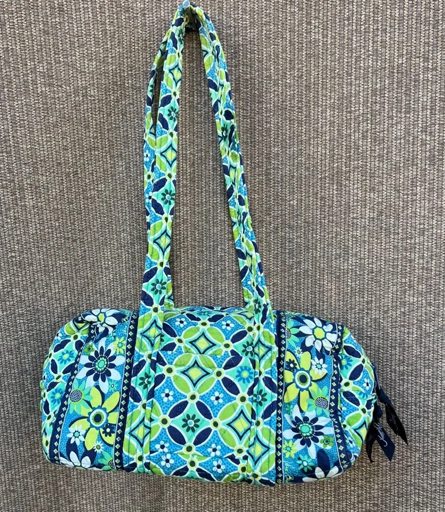 Vintage Vera Bradley Duffle
TRAVELER Bag Flower Daisys Blue Green Bag
