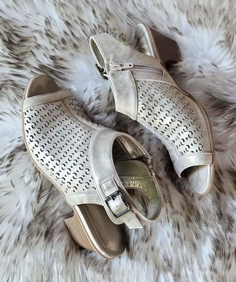 Easy Spirit Jill golden sandals 7.5