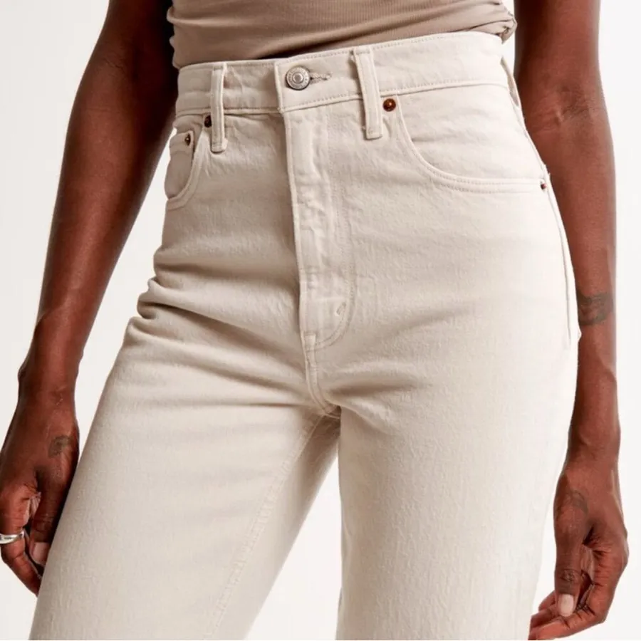 Abercrombie & Fitch Jeans Ultra High Rise 90s Straight in Stone Ivory
