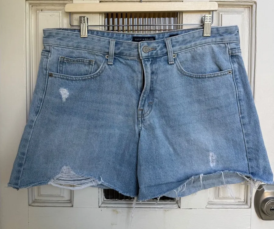 Lucky Brand Womens Boyfriend Short Light Wash Distressed Denim Cutoff Size 12 31