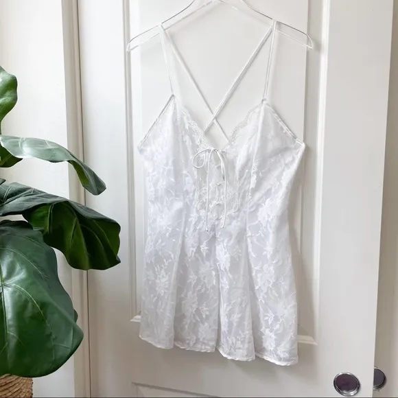 Tres Chic Designs Vintage White Lace Lingerie Chemise Slip M Size M