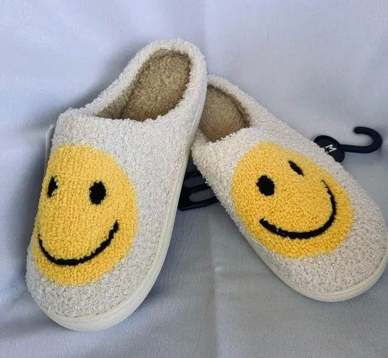 NWT Plush ๐ Slippers Yellow Size 7.5