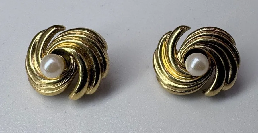 Avon Earrings Gold Tone Faux Pearl Filigree Oval Pierced Post Statement White