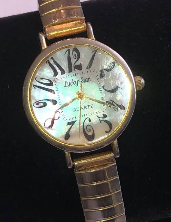 Lucky Star Quartz Watch with Gold Tone Band