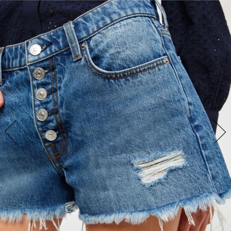7 For All Mankind Monroe Cutoff Short Button Fly Distressed Jean Shorts Size 27