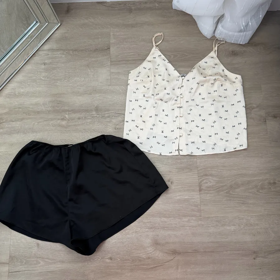 Abercrombie and Fitch Bow Cream and Black Sleep Set