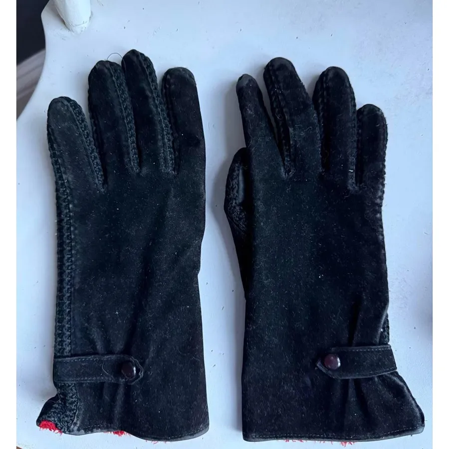 Black Velvet Women's Gloves with Button Detail