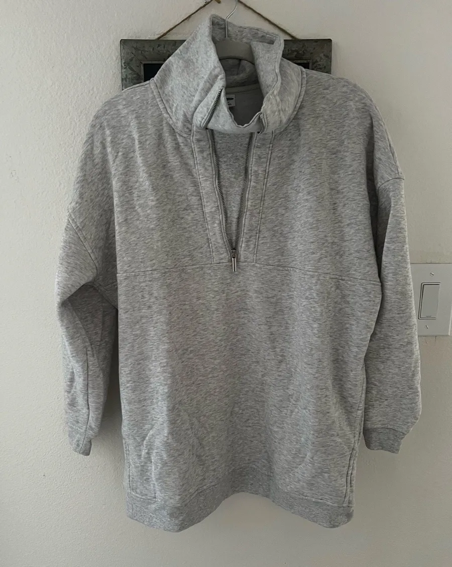 Old navy women’s grey oversized sweater