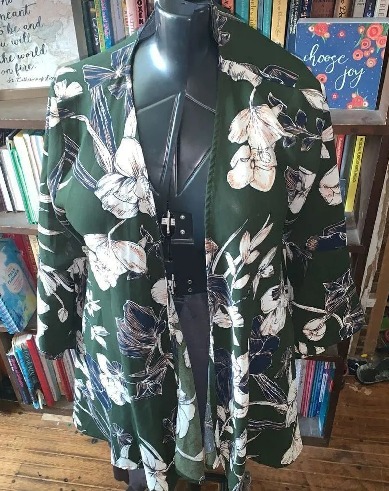 Altar’d State green tropical flower lightweight M coverup kimono