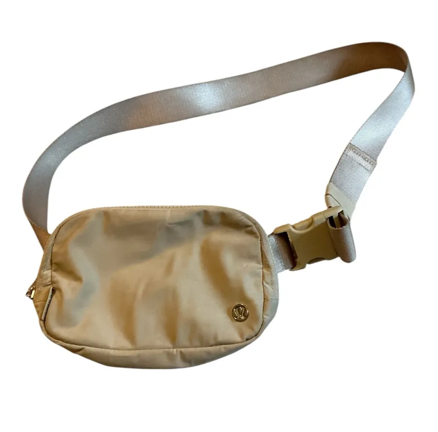 Lululemon Everywhere Belt Bag 1L – Neutral Beige / Trench (NWOT)