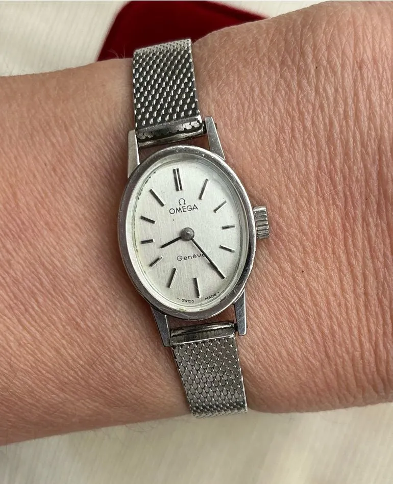 Ladies vintage OMEGA watch 💖 Silver