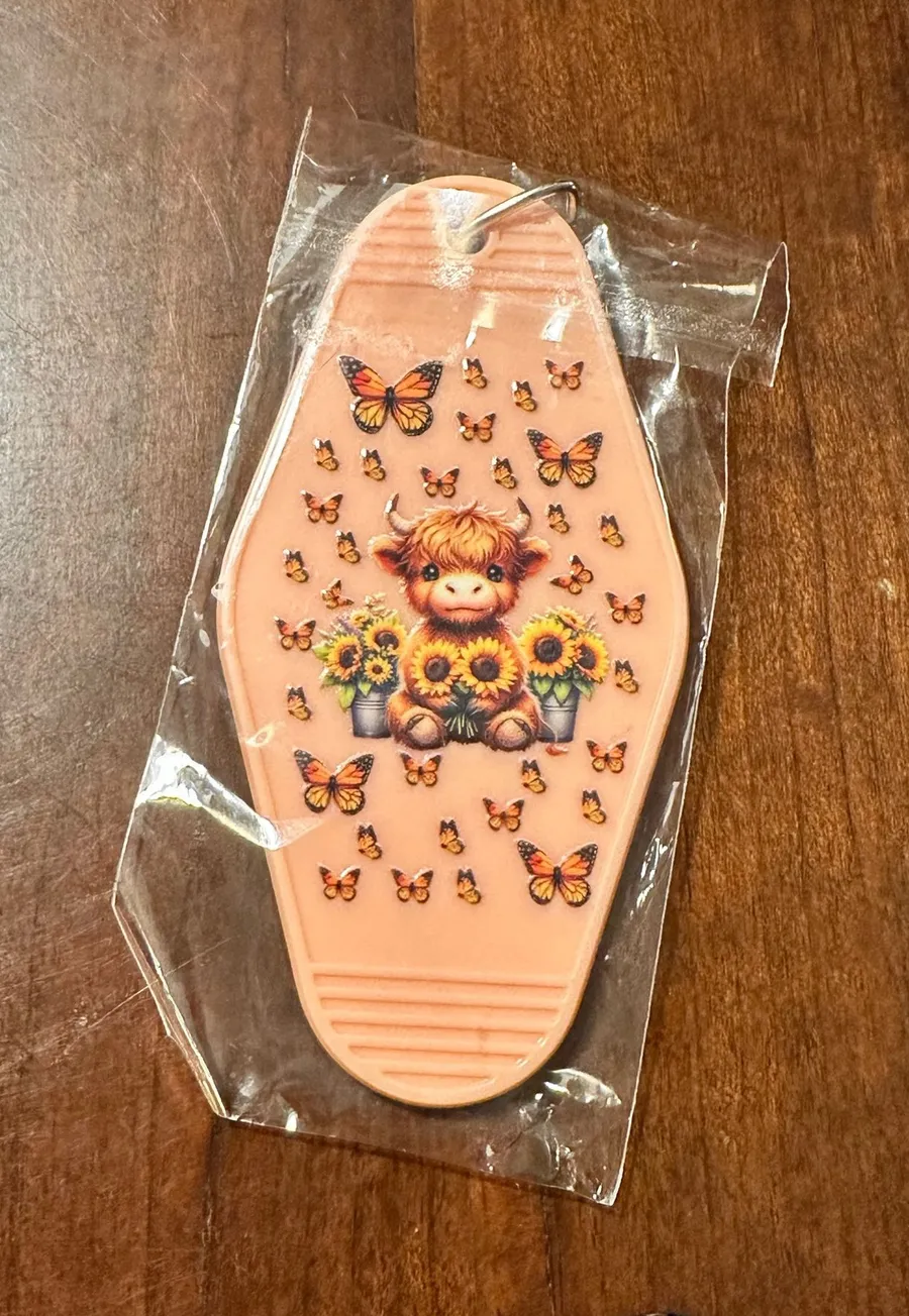 Cute Highland Cow Sunflower Butterfly Motel Keychain Retro Peach Pink