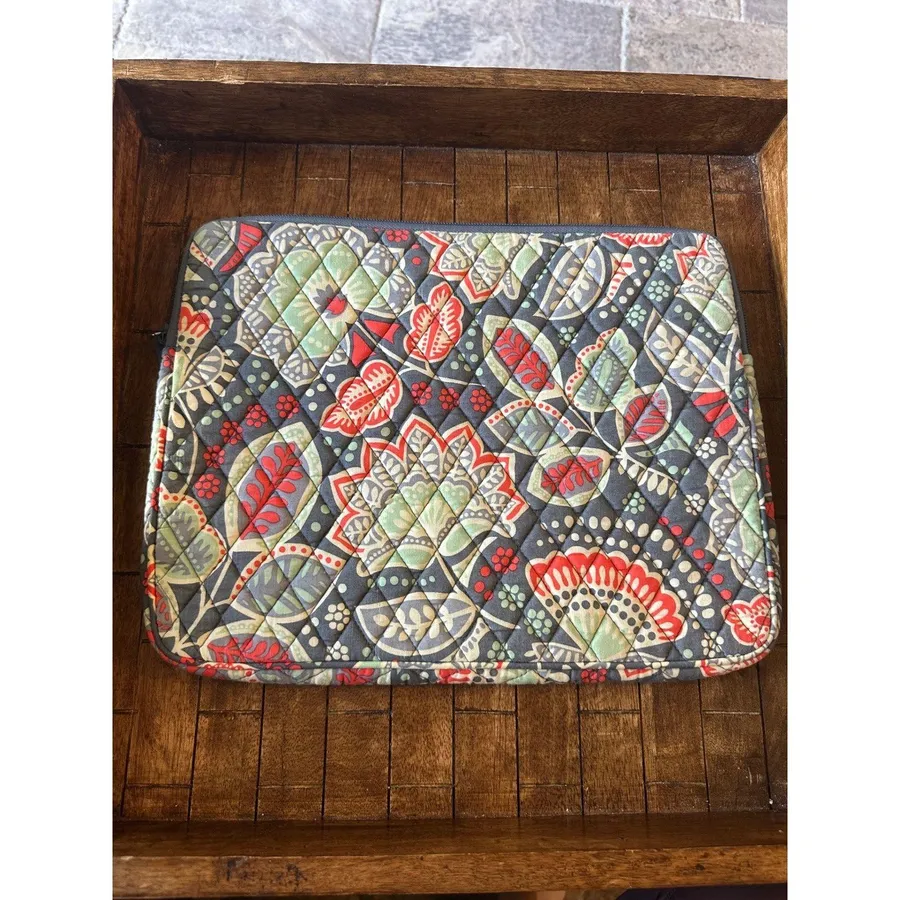 Vera Bradley Quilted Pouch Organizer Floral Print Red Green Gray Zip Pouch 14 in
