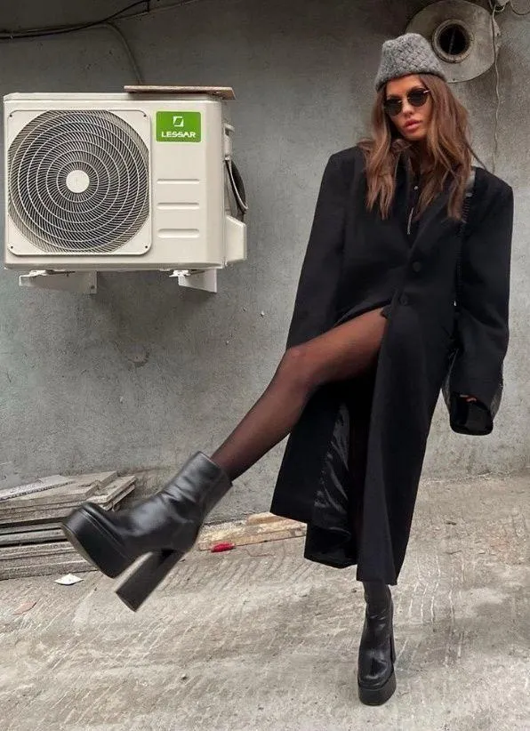 NWT PLATFORM HEELED ANKLE BOOTS