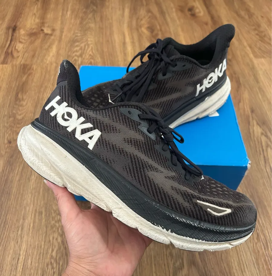 HOKA Clifton black athletic training running shoes sneakers women’s 9 Preowned