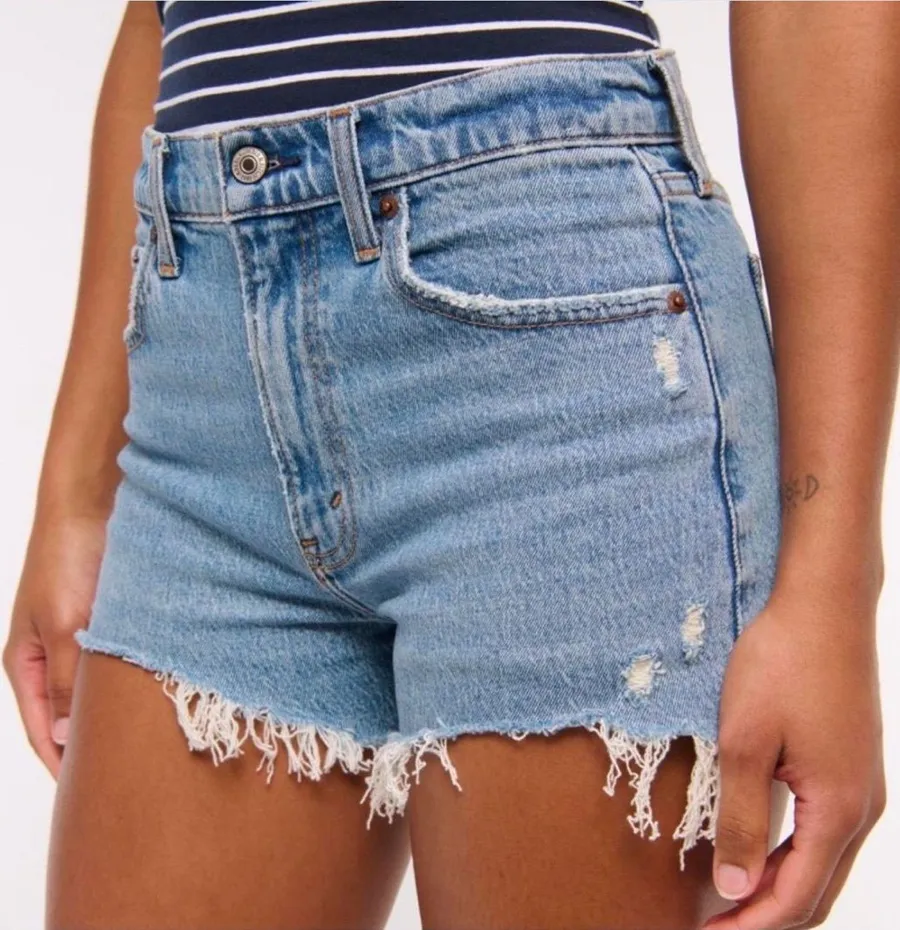 Abercrombie & Fitch The Mom Short High Rise Denim Shorts Size 24