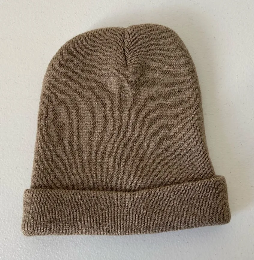 EUC Women’s beige tan knit 100% acrylic stretchy beanie winter hat warm snow